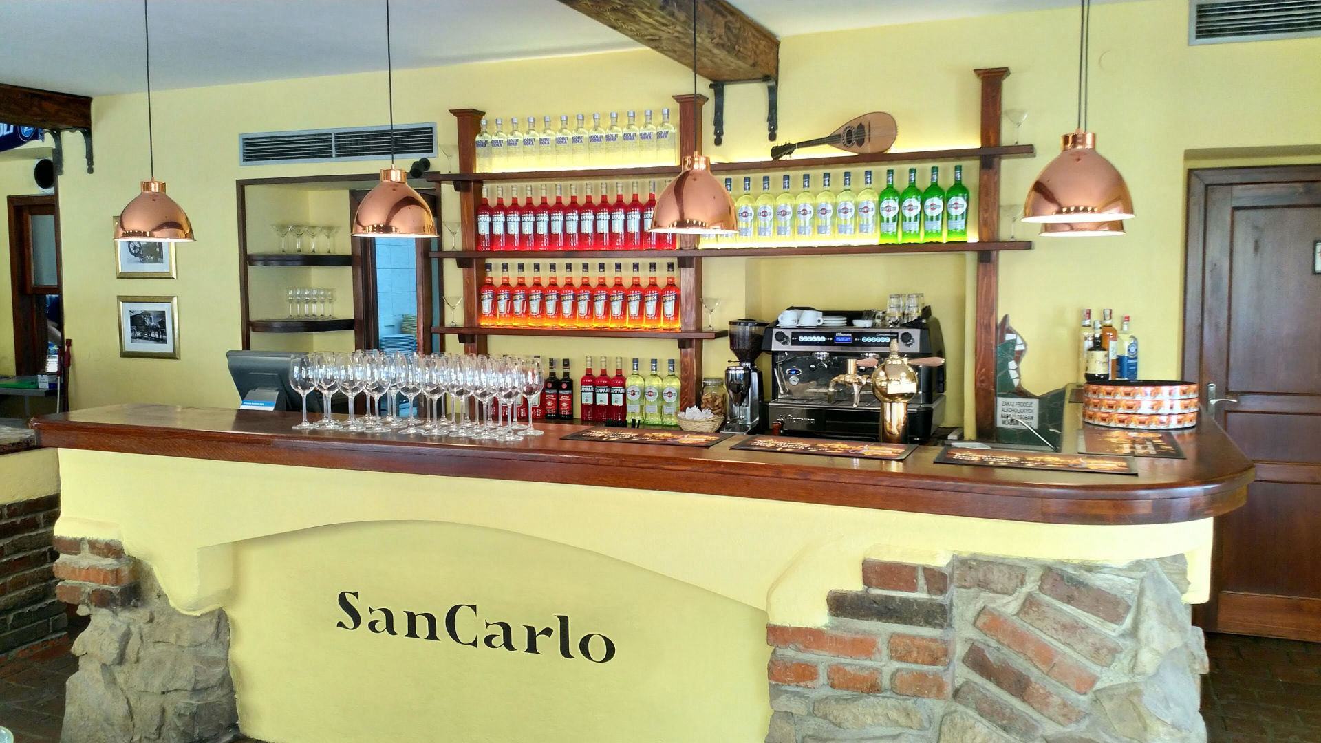 Bar v restauraci San Carlo Letná